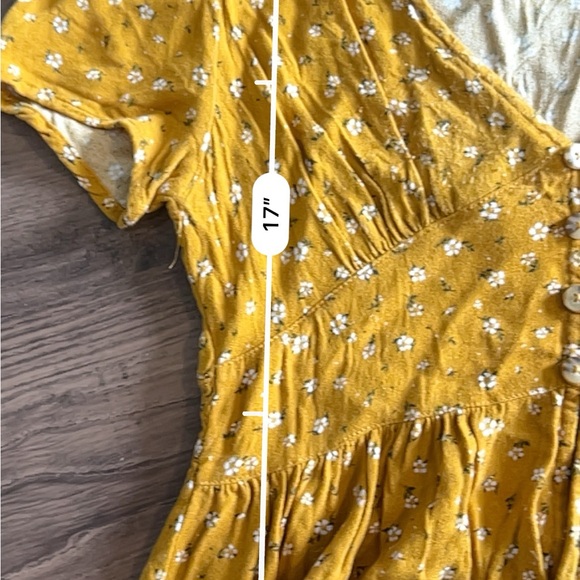 Wild fable mustard yellow floral top - Picture 4 of 4